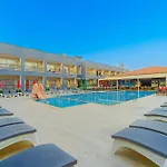 Sayanora Hotel Side