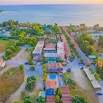 Sayanora Hotel 3*