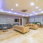 Sayanora Hotel